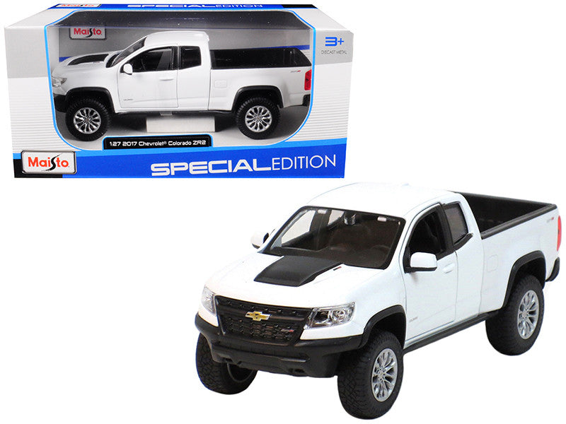 Maisto 2017 Chevrolet Colorado ZR2 1/27 diecast pickup, white, opening doors, detailed interior/exterior, collectible.