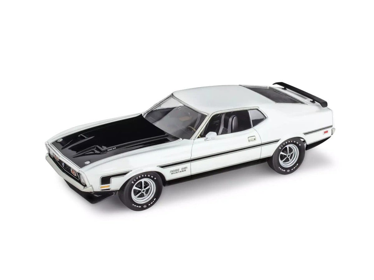 1971 Ford Mustang Boss 351 1/25 Scale Skill Level 4 Model Kit by Revell