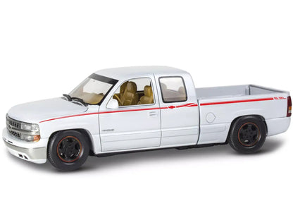 1999 Chevrolet Silverado Street Pickup Truck 1/25 Scale Level 4 Model Kit by Revell