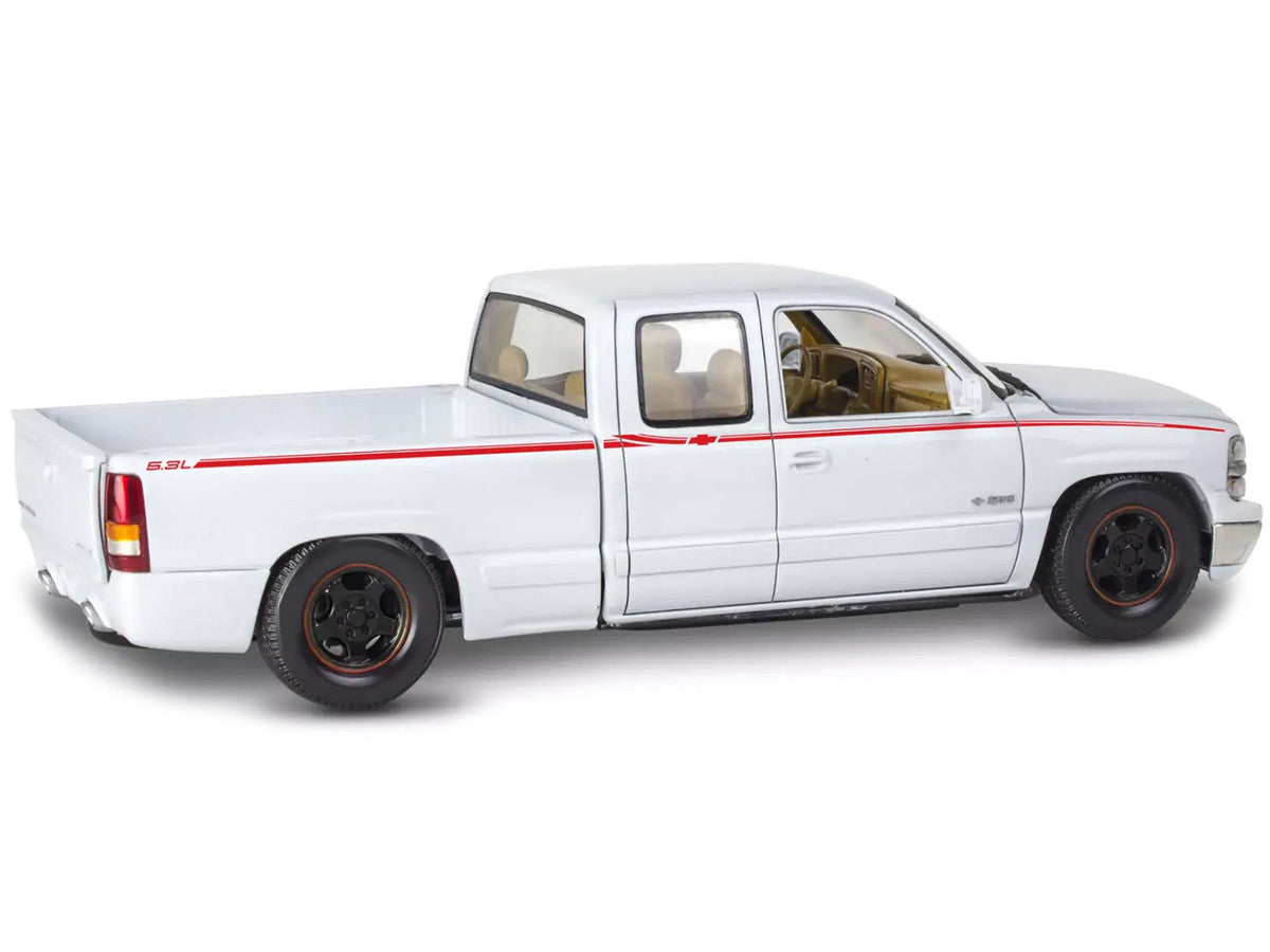 1999 Chevrolet Silverado Street Pickup Truck 1/25 Scale Level 4 Model Kit by Revell