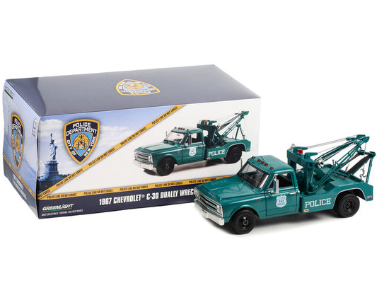 Greenlight 1967 Chevrolet C-30 Dually Wrecker Tow Truck: NYPD (New York City Police Department) Green, 1/18 Diecast Car Model.