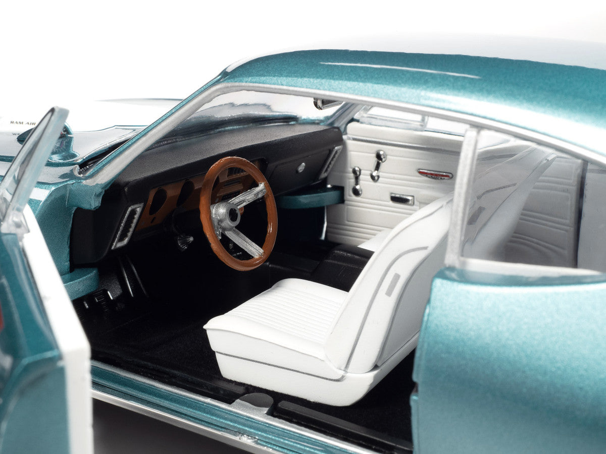 1968 Pontiac Royal Bobcat GTO Meridian Turquoise & White w/ White Interior Hemmings Muscle Machines Magazine Cover Car 1/18 Diecast Car