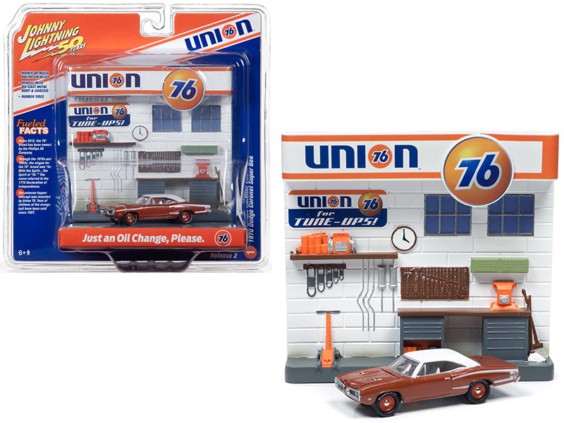 1970 Dodge Coronet Super Bee "Union 76" Interior Service Gas Station Facade Set "50th Anniversary" 1/64 Diecast Car by Johnny Lightning